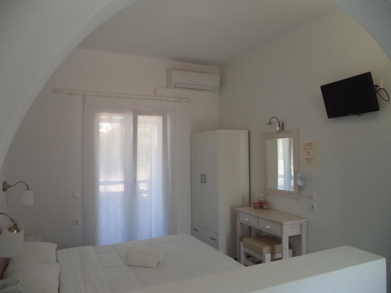 Taxiarchis Studios Agios Georgios  Exterior photo